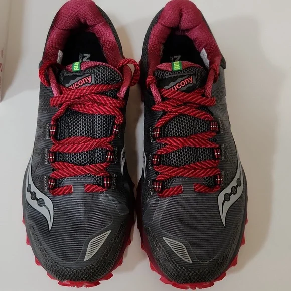 NEW Women’s Saucony Peregrine 7 Grey Berry Trail Hiking Shoes Sneakers Everun 10 - Picture 2 of 10